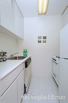 4th image of 235 E 40th St APT 14J