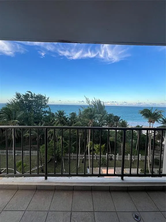 3 bed, 2.0 bath, 1400 sqft, $3,300 — Photo 2