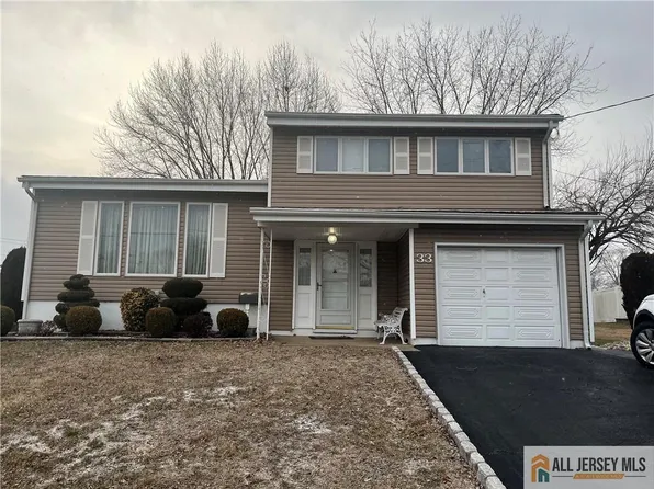 33 Gerard Ave, Old Bridge, NJ 08857