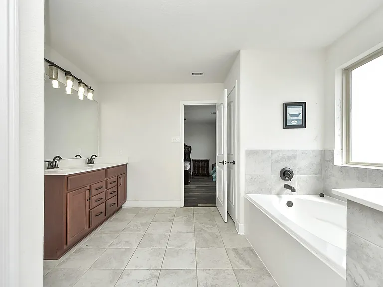 3705 Banbury Ln — Photo 29