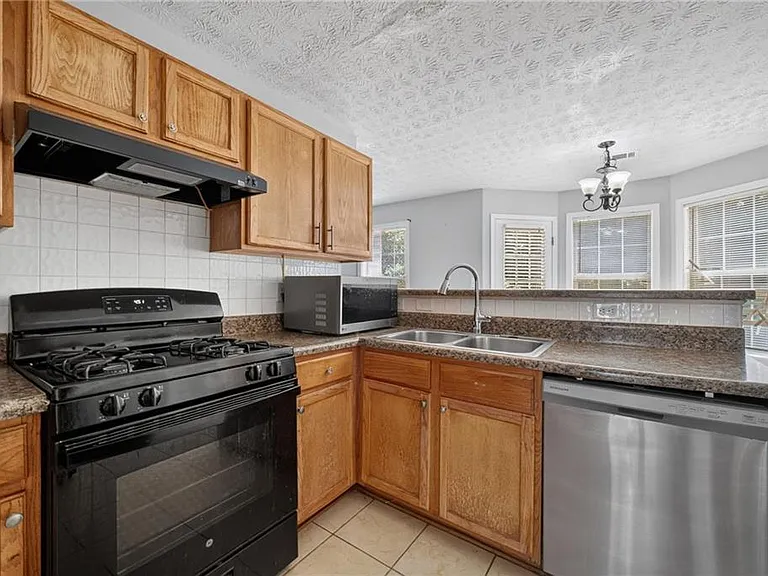 530 Sterling Pointe Ct — Photo 9
