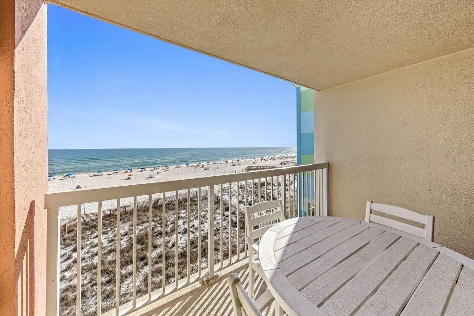 3 bed, 3.0 bath, 1119 sqft, $4,620 — Photo 2