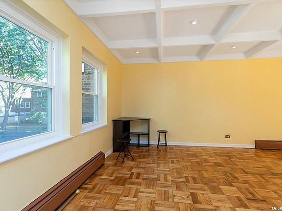 4th image of 15047 Grand Central Pkwy #108E
