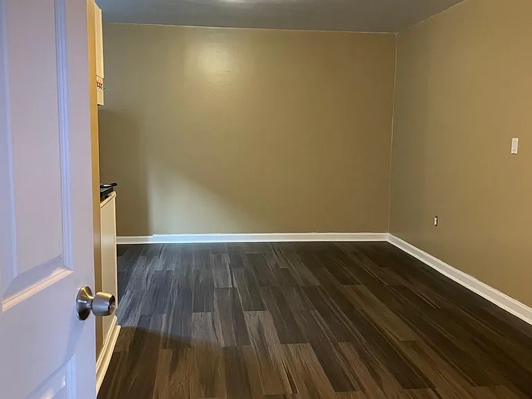 1400 Bush Ave — Photo 1
