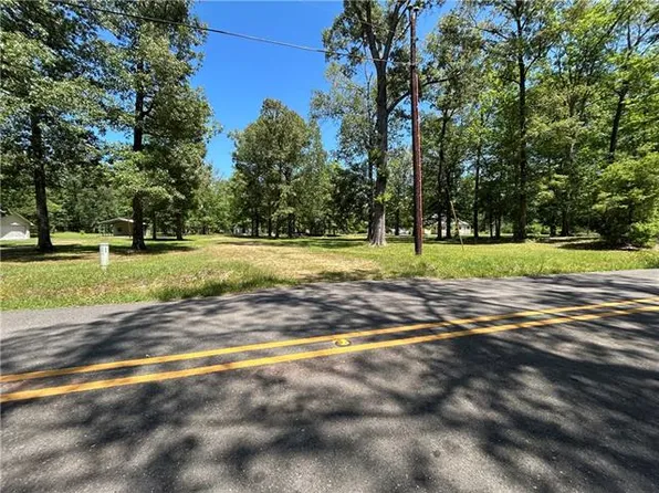211 Sherwood Dr, Dry Prong, LA 71423