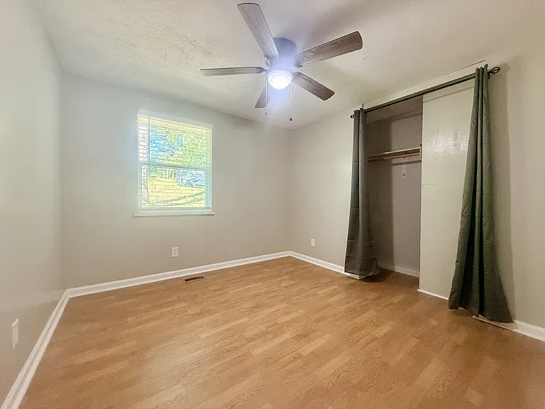2346 Lake Ave — Photo 5