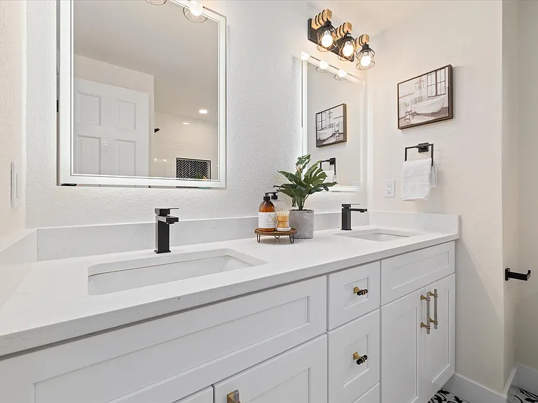 Smart mirrors with anti fog setting