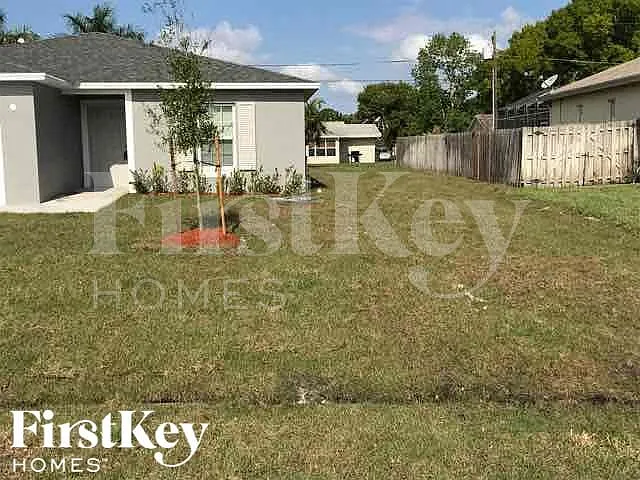 561 SE Brookside Ter — Photo 12