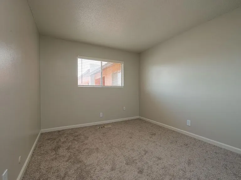 7100 Natalie Ave NE — Photo 18