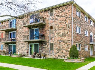5846 W 77th St UNIT 203, Burbank, IL 60459