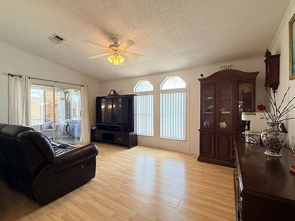 5th image of 704 Choo Choo Ln