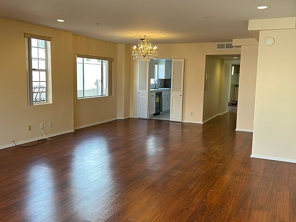 3rd image of 1932 Pelham Ave Unit 301