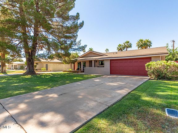 4th image of 415 E Alameda Drive