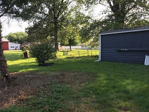 3rd image of 2412 Meadowlane Dr