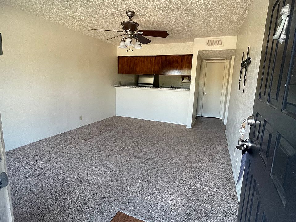 1st image of 501 Eagle Dr #1