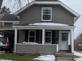 736 N 12th St, Manitowoc, WI 54220