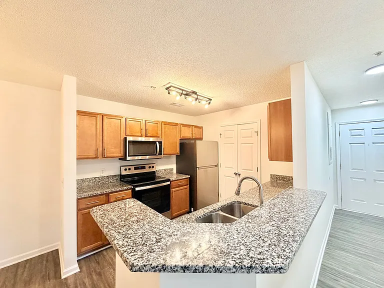 Lakeview Apartments — Photo 2