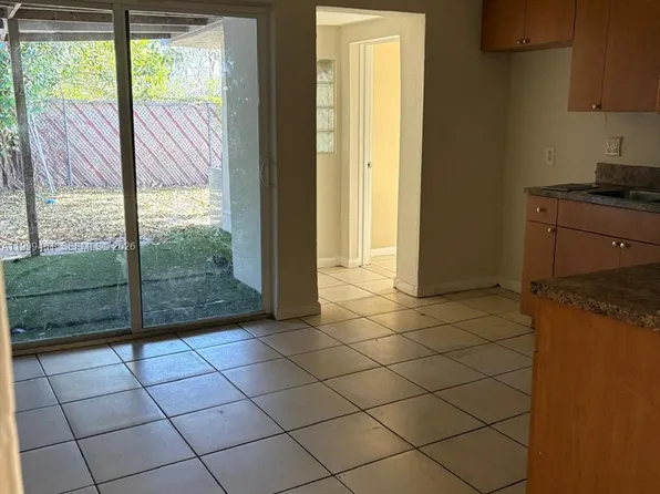 1384 NW 27th St, Miami, FL 33142
