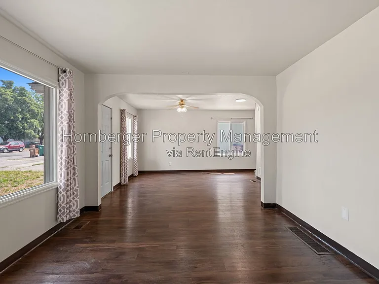 2410 E Everett Ave — Photo 7