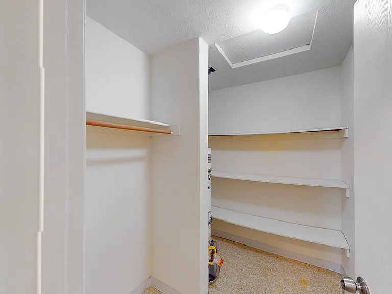 346 Robinson St #16 — Photo 9