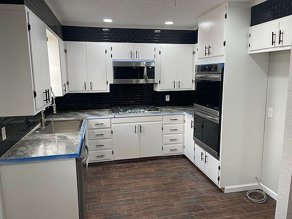 5th image of 816 Mimosa St