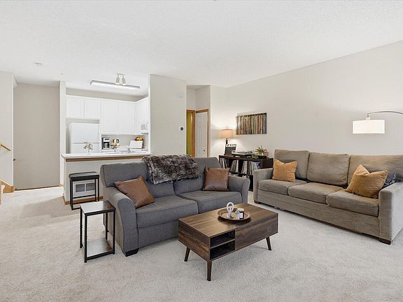3rd image of 3884 Abercrombie Ln