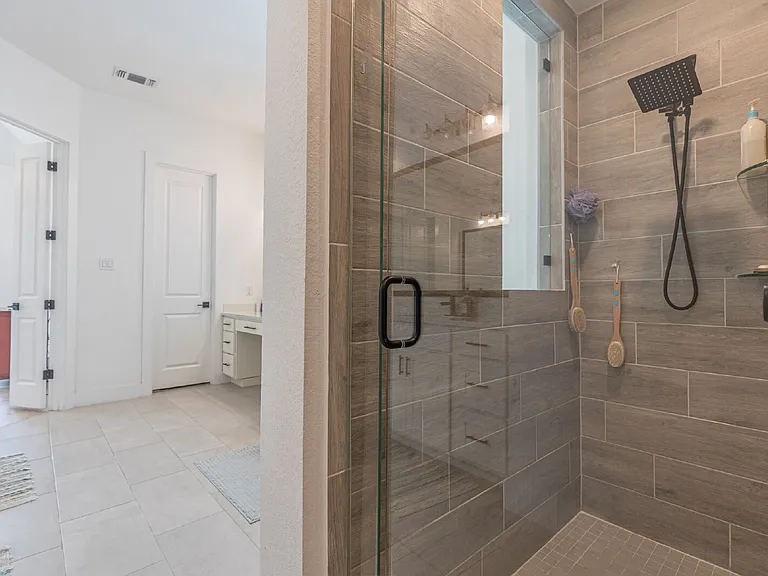 208 Sadaba St — Photo 38