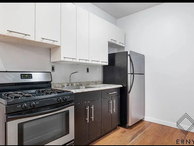 913 Saint Johns Pl #2L — Photo 2