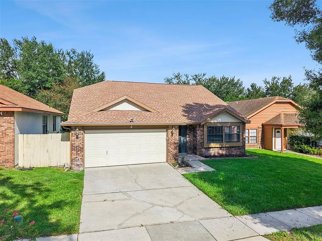 3 bed, 2.0 bath, 1511 sqft, $3,000 — Photo 3