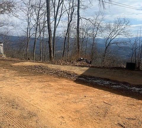 2nd image of 2712 Lyle Knob Rd