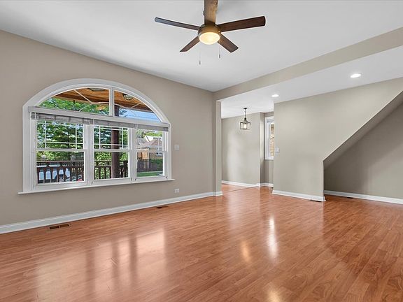 4th image of 6220 W Balmoral Ave #1