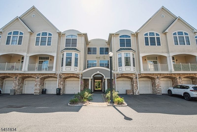 1st image of 121 Turlington Ct