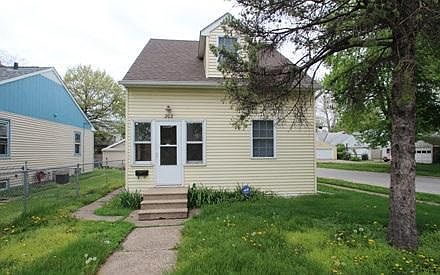1st image of 202 S Thornwood Ave