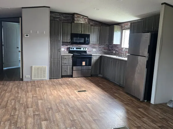 216 Holton Ln, Slocomb, AL 36375