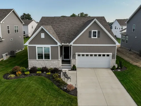 26542 Daisy Ln, Olmsted Falls, OH 44138