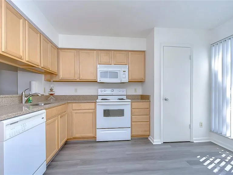 13937 Fletchers Mill Dr — Photo 13