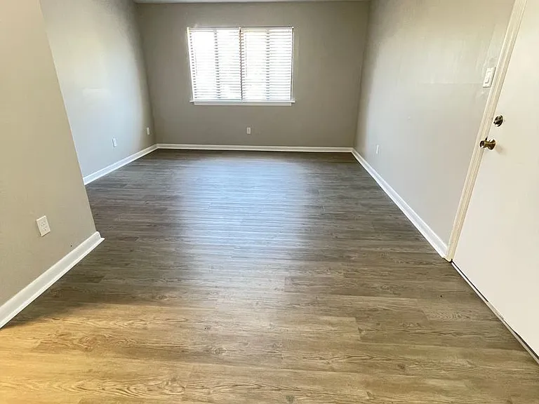 Pecan Manor Apartments — Photo 31