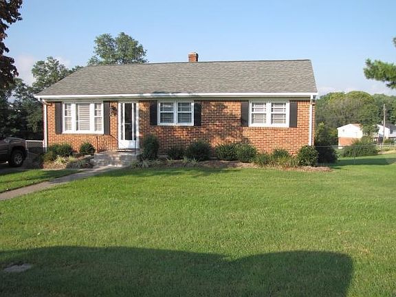 2nd image of 301 Lynn Haven Cir