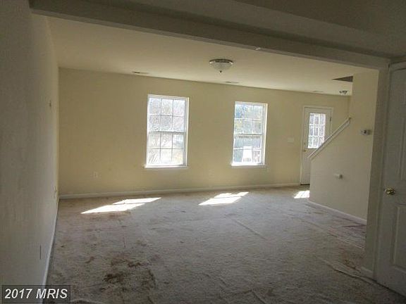3rd image of 42356 Grayhound Ln