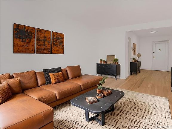 4th image of 2104 Holland Ave APT 4H