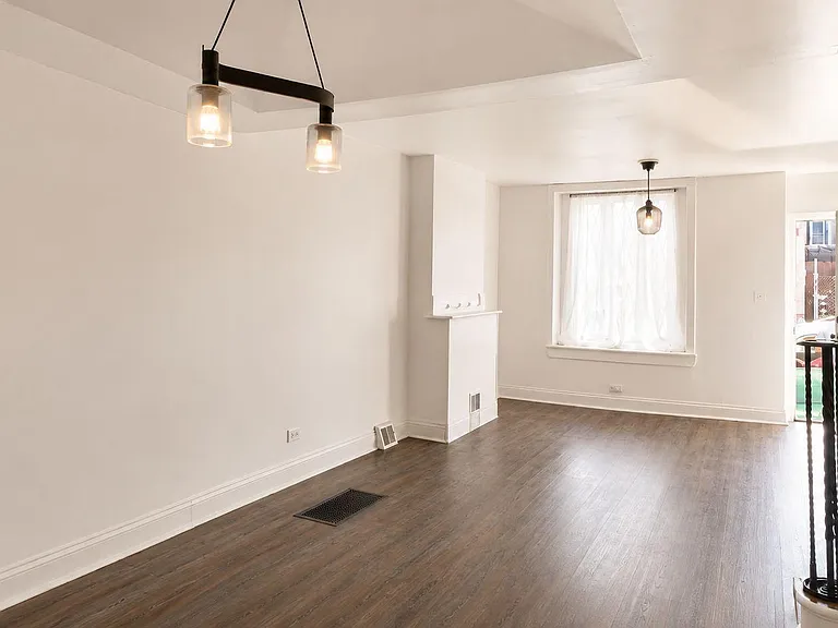 2633 N Franklin St — Photo 4