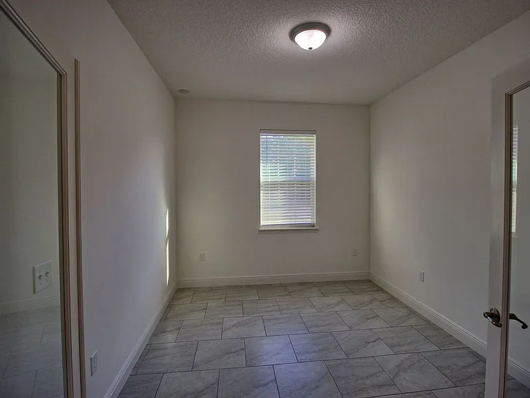 5054 Marina Dr — Photo 11