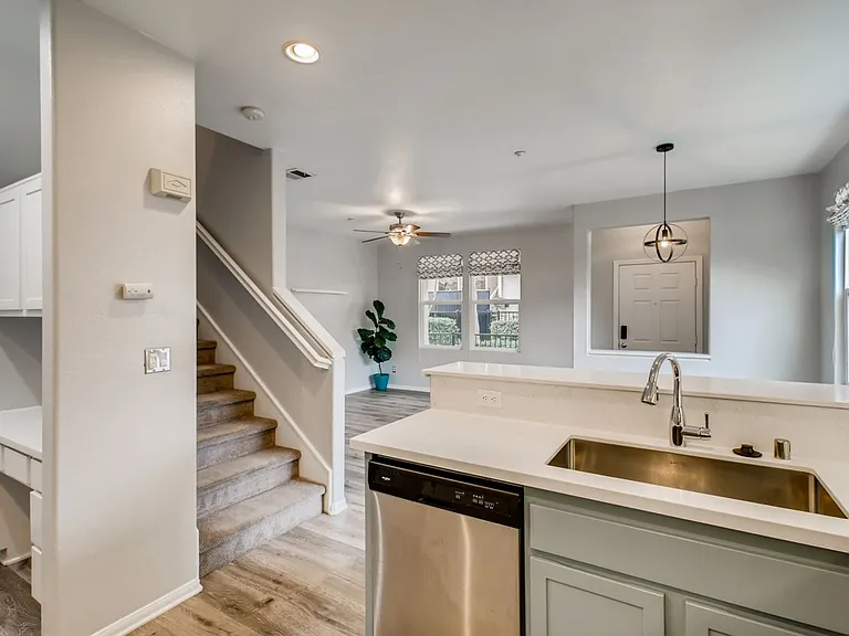 4300 Newton Ave #32 — Photo 10