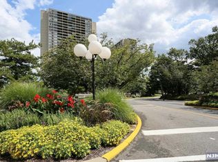 2 Horizon Rd APT 1411, Fort Lee, NJ 07024