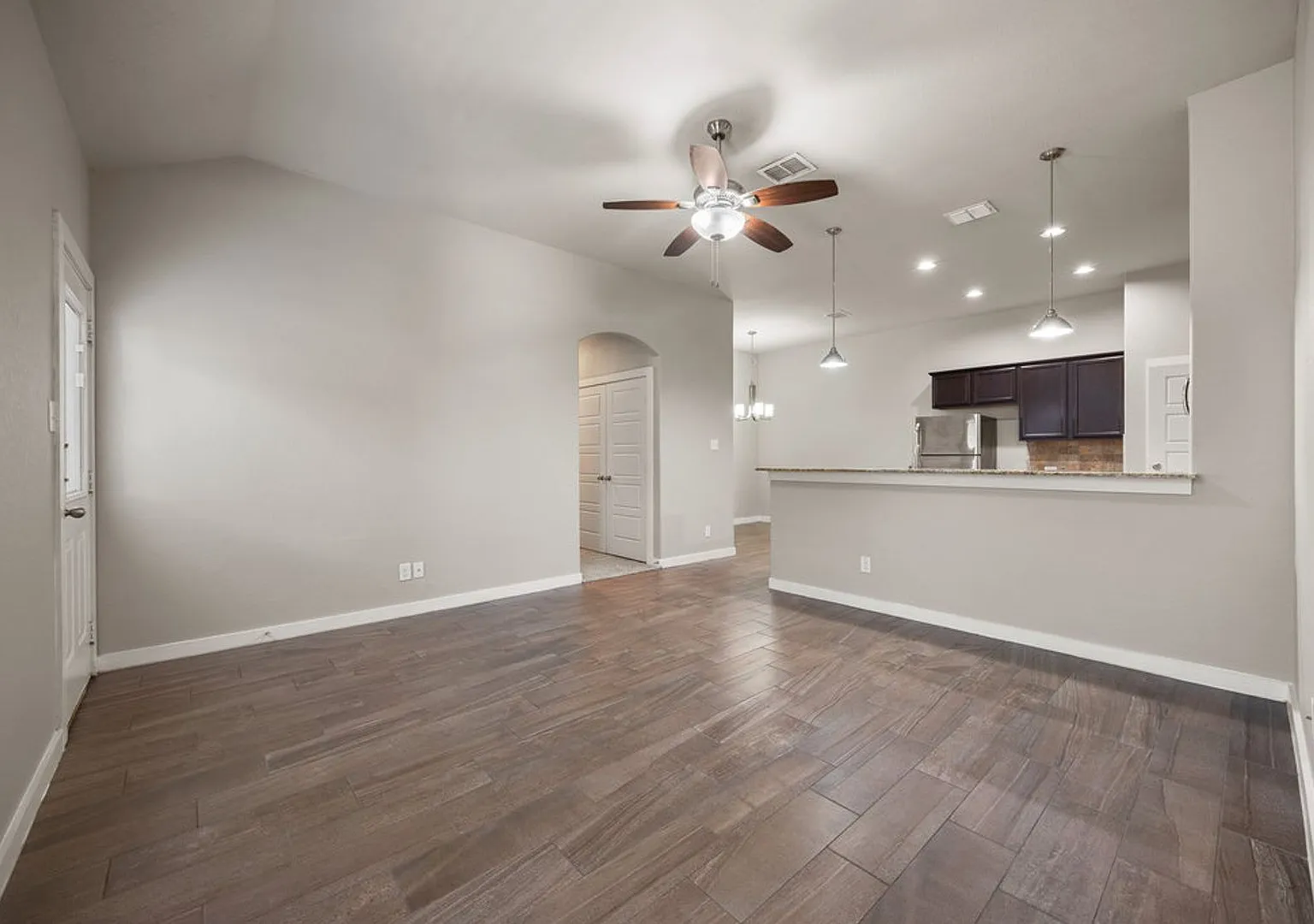 Beautiful 3 Bedroom Duplex Located in New Braunfels, Texas! — Photo 3