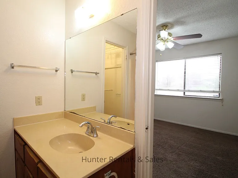 1100 Goodhue Dr — Photo 10