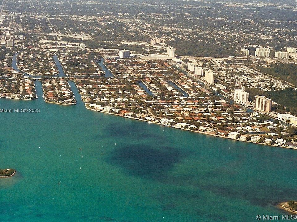 2nd image of 2040 S Hibiscus Dr