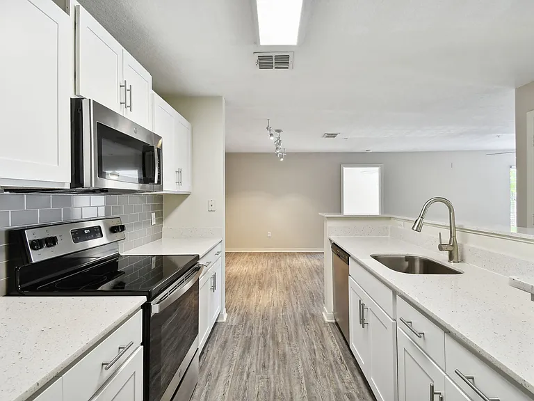Enclave at Lake Underhill — Photo 7