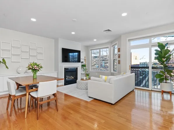 195 High St APT 202, Brookline, MA 02445
