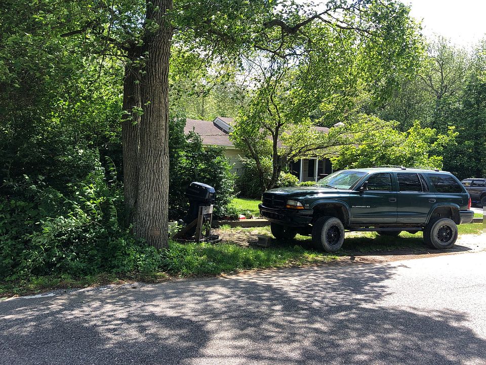 2nd image of 611 Clairmore Ave